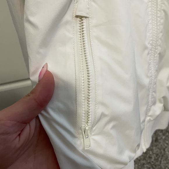 Nike Women’s Windrunner - White, Small - Picture 6 of 7